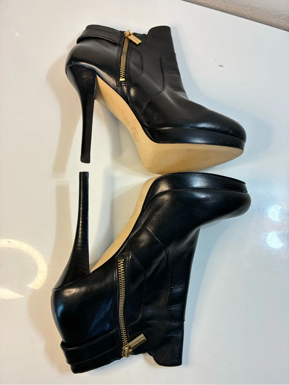 Michael Kors Wyatt 10M Black Leather Stiletto Ankle Boots with Gold MK Accent